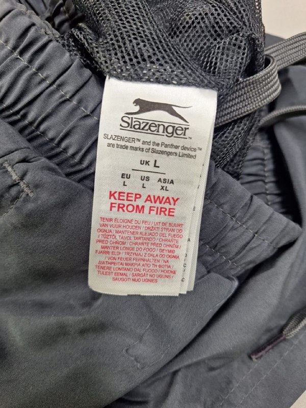 Шорти Slazenger (мають 2 кишені ) · розмір L