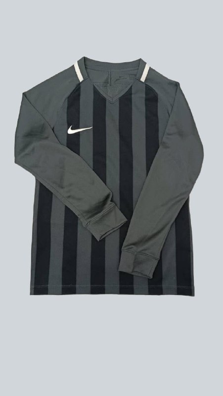 Лонгслів Nike · розмір 8-10 років 128-137см