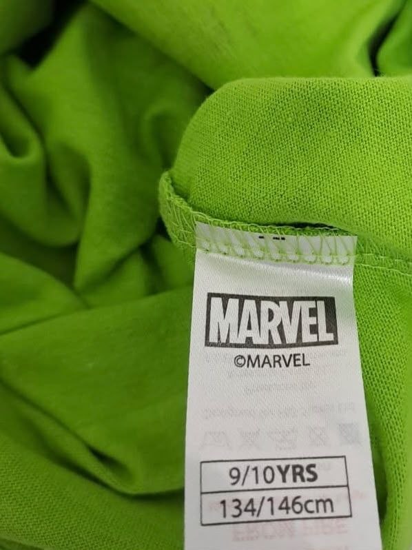 Футболка з накидкою Marvel · розмір 9-10 років