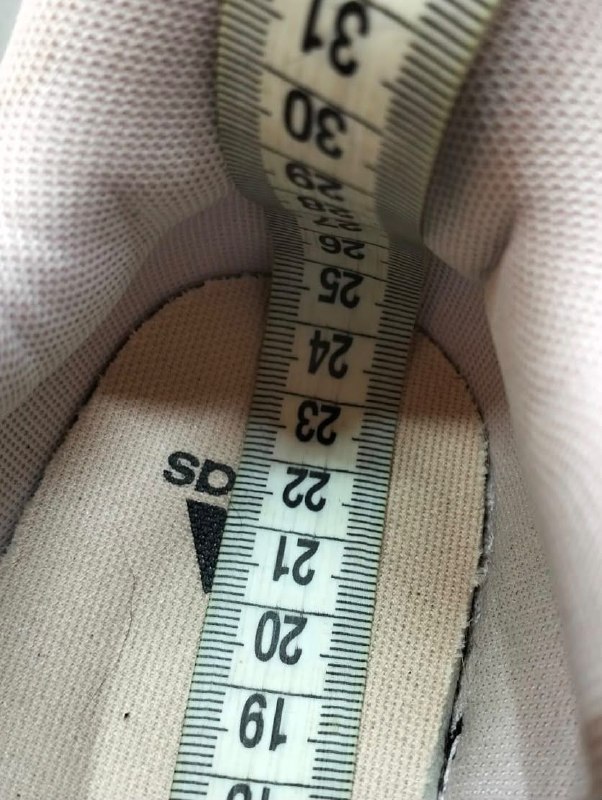 Кросівки Adidas · розмір 39