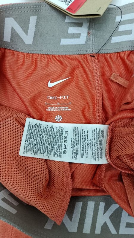 Шорти Nike ( є кишені) · розмір L