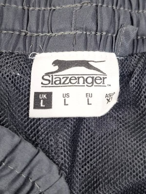 Шорти Slazenger (мають 2 кишені ) · розмір L