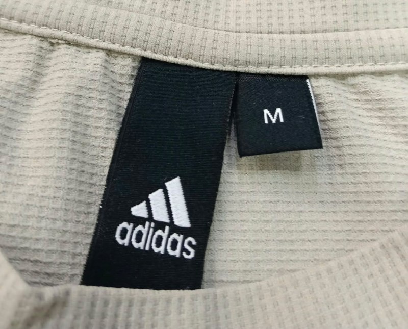 Футболка Adidas · розмір M