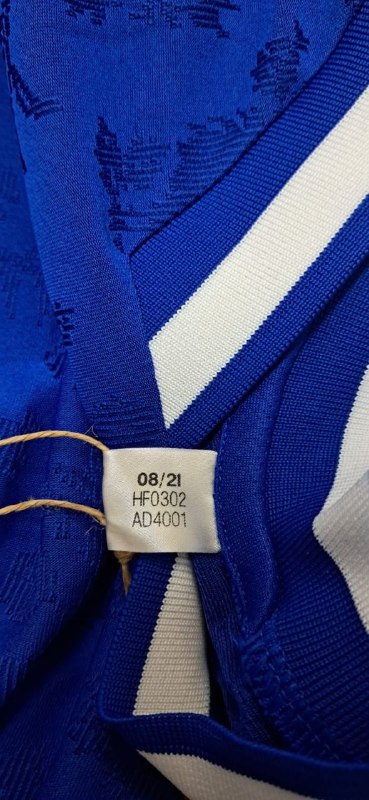 Футболка Adidas · розмір M