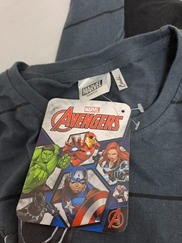 Футболка з накидкою Marvel · розмір 9-10 років
