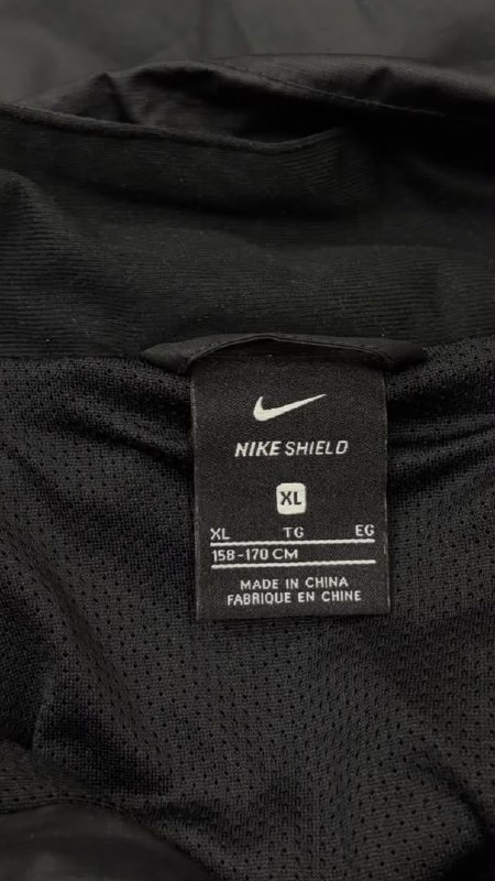 Куртка Nike Shield · розмір XL (158–170 см)