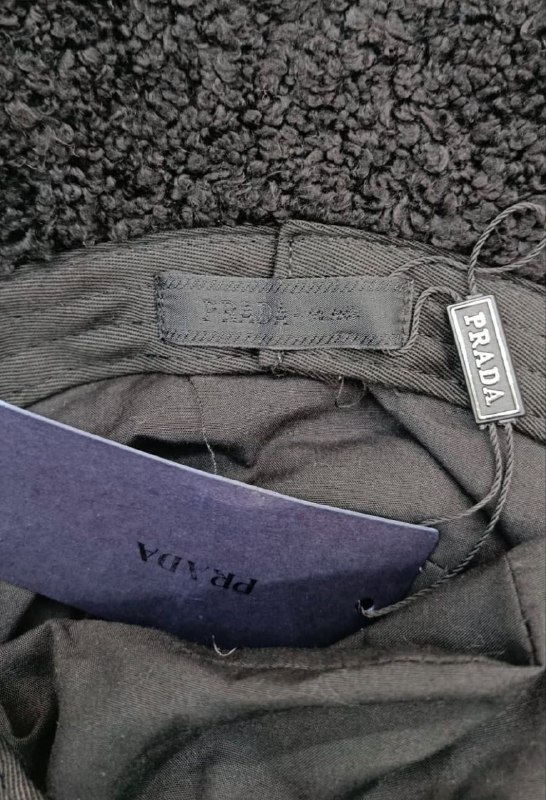 Шапка Prada